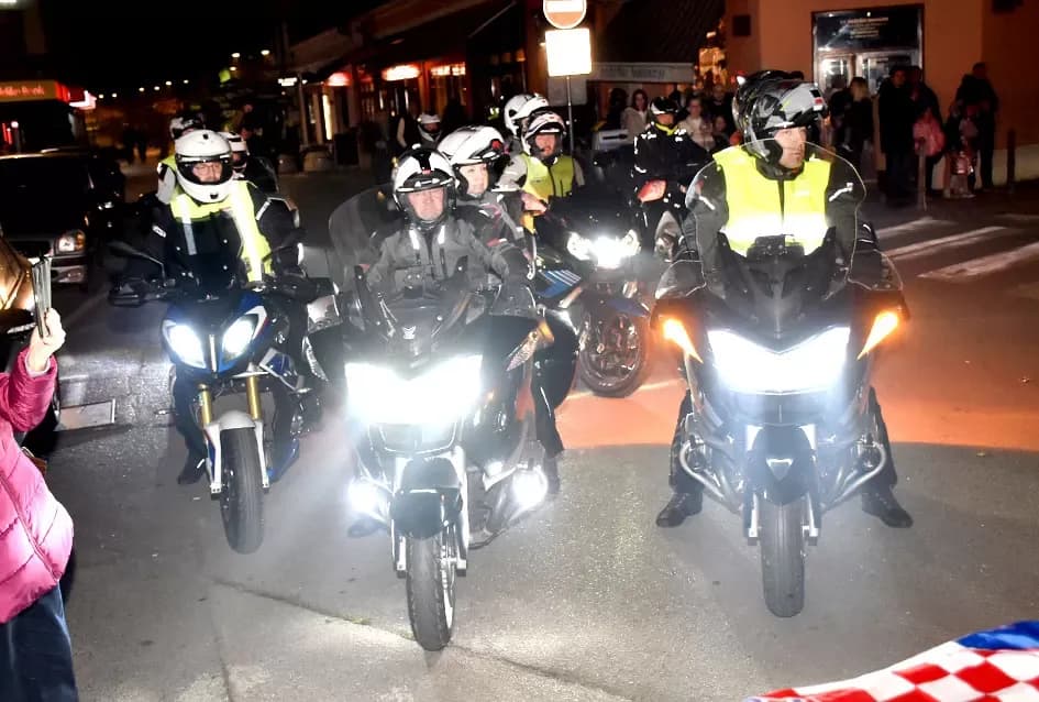 [FOTOGALERIJA] Moto karavana “Zajedno u ratu, zajedno u miru” stigla u Požegu