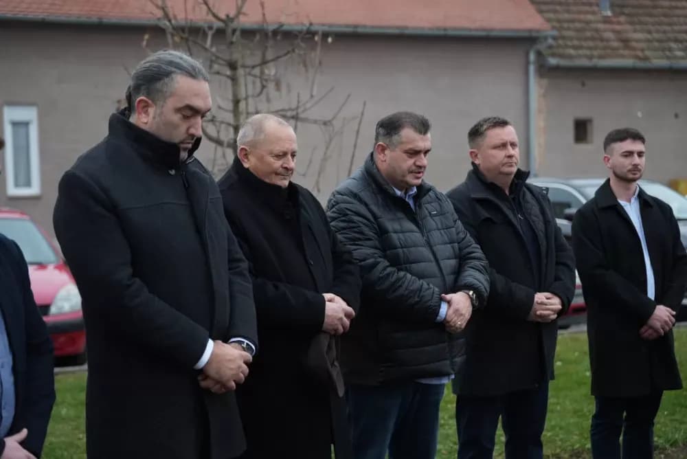 Polaganjem vijenaca i svečanom misom započelo obilježavanje Dana Općine Jakšić