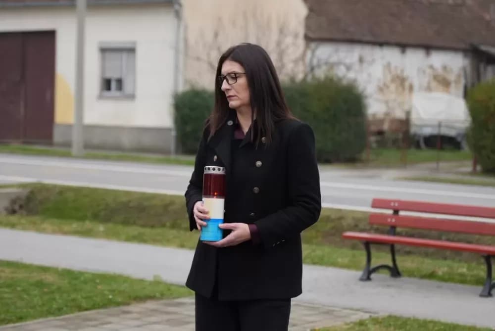 Polaganjem vijenaca i svečanom misom započelo obilježavanje Dana Općine Jakšić