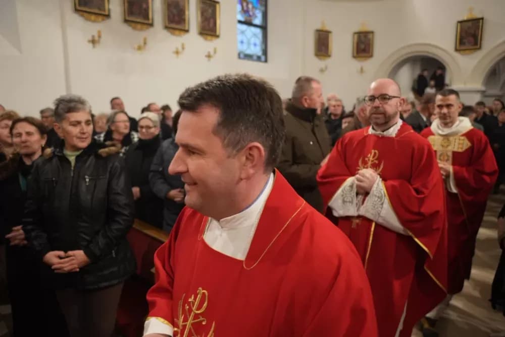 Polaganjem vijenaca i svečanom misom započelo obilježavanje Dana Općine Jakšić