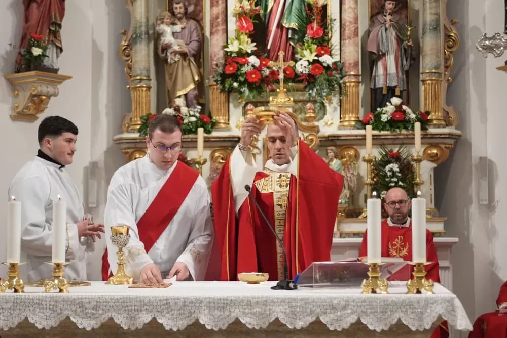 Polaganjem vijenaca i svečanom misom započelo obilježavanje Dana Općine Jakšić