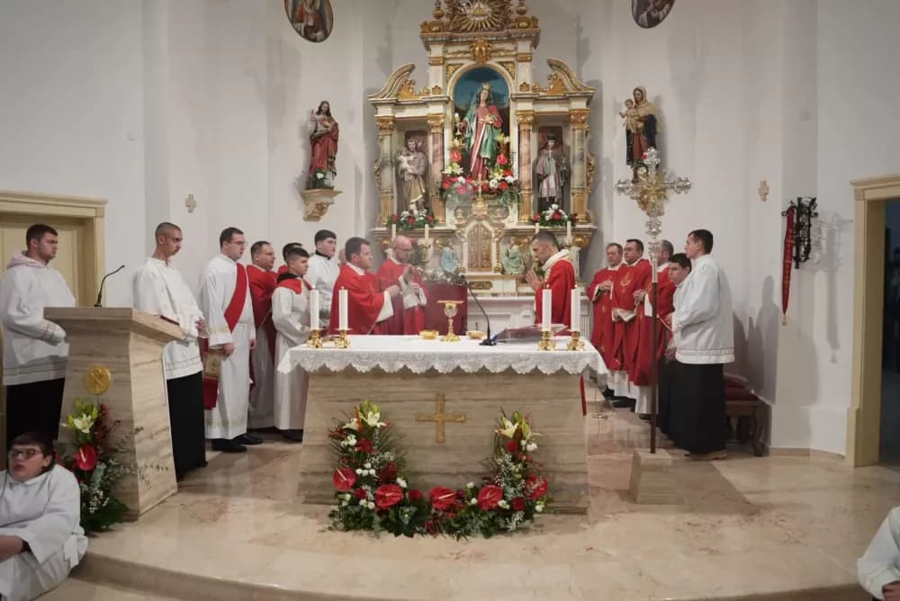 Polaganjem vijenaca i svečanom misom započelo obilježavanje Dana Općine Jakšić