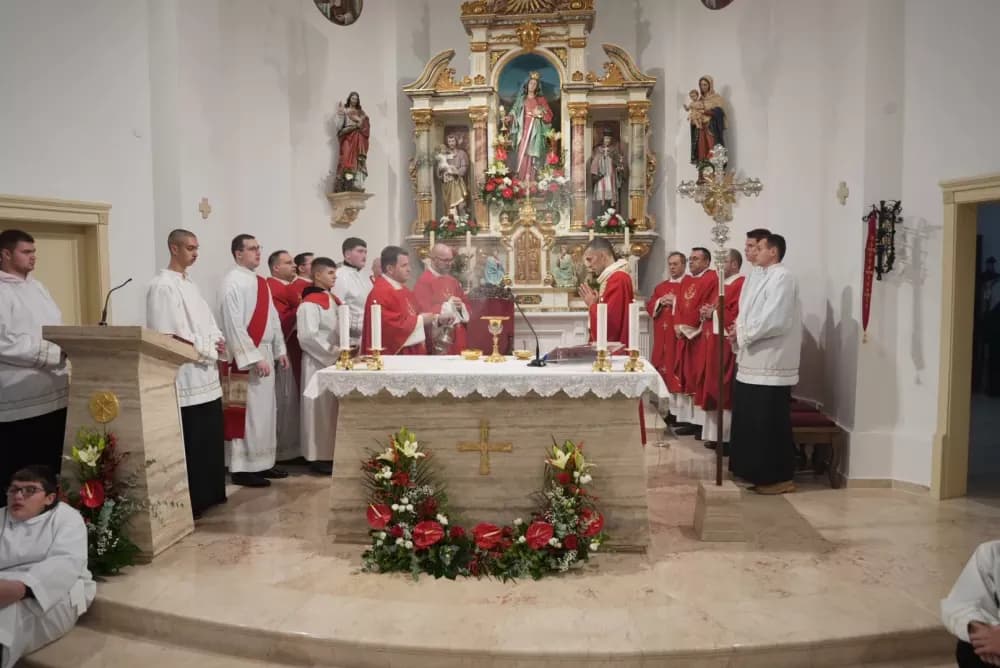 Polaganjem vijenaca i svečanom misom započelo obilježavanje Dana Općine Jakšić