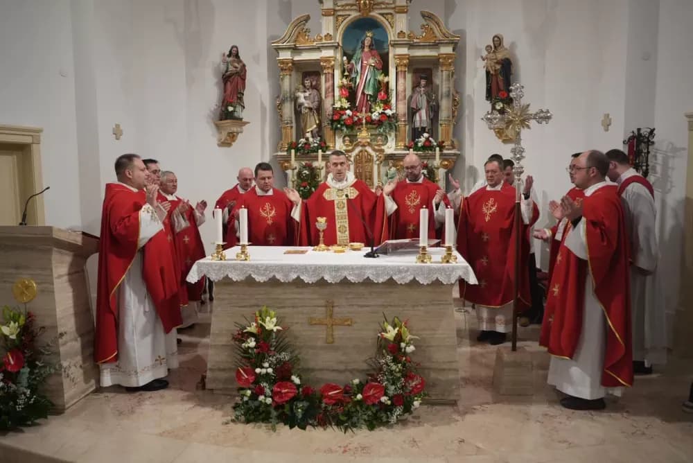 Polaganjem vijenaca i svečanom misom započelo obilježavanje Dana Općine Jakšić