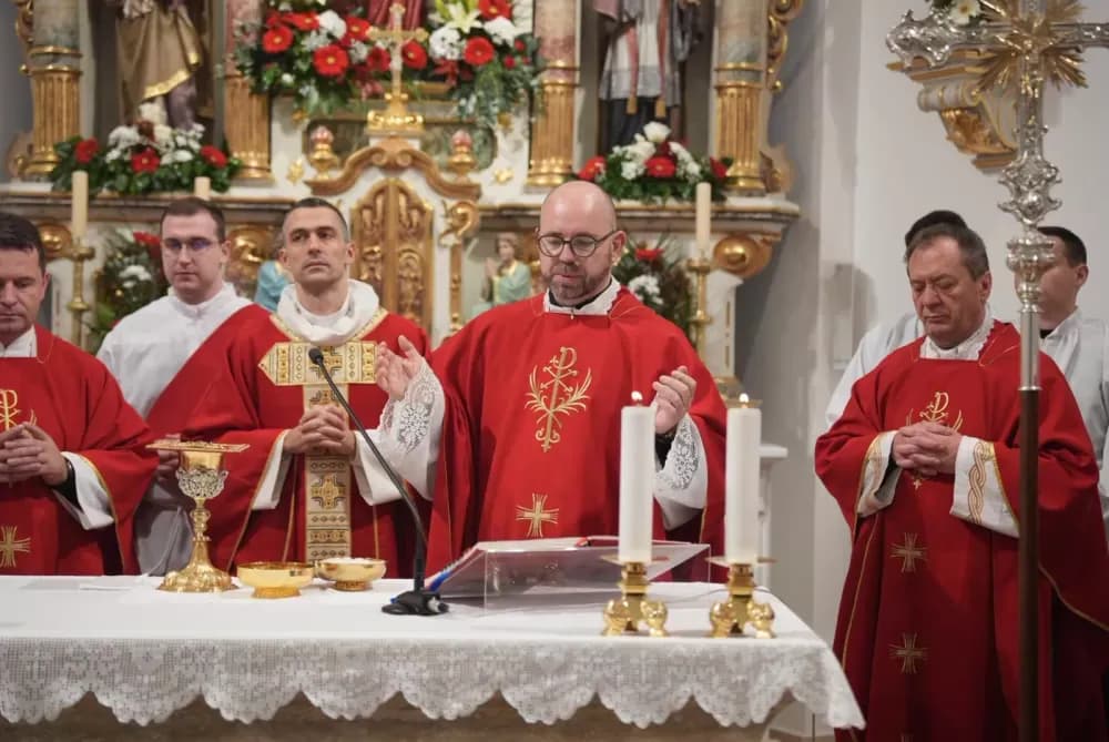 Polaganjem vijenaca i svečanom misom započelo obilježavanje Dana Općine Jakšić