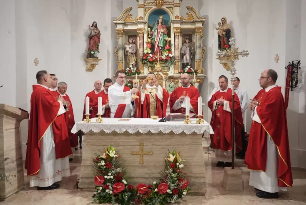 Polaganjem vijenaca i svečanom misom započelo obilježavanje Dana Općine Jakšić