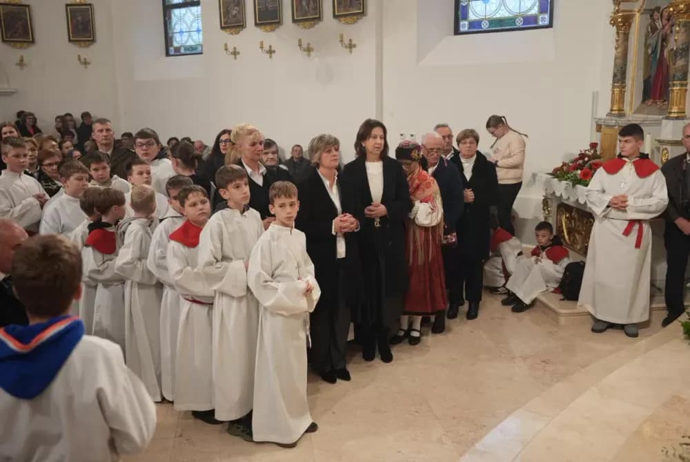 Polaganjem vijenaca i svečanom misom započelo obilježavanje Dana Općine Jakšić
