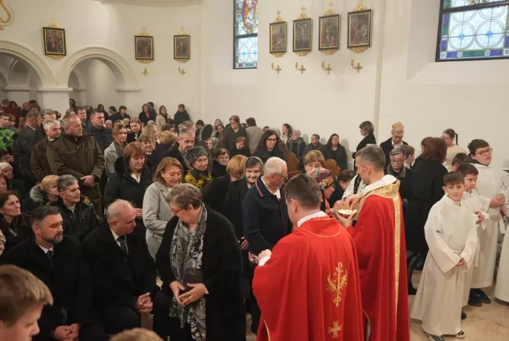 Polaganjem vijenaca i svečanom misom započelo obilježavanje Dana Općine Jakšić