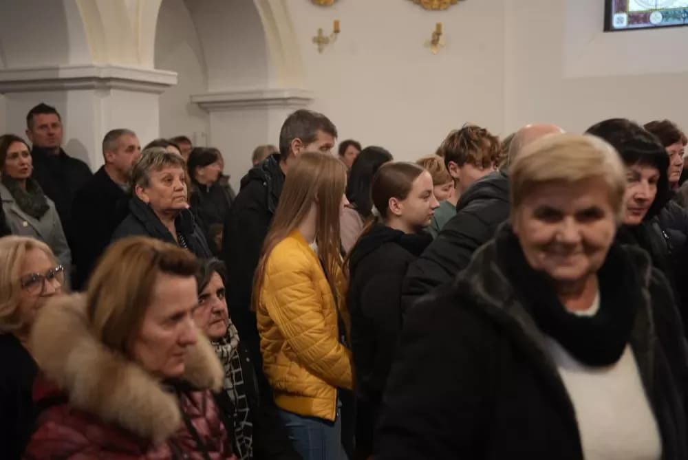 Polaganjem vijenaca i svečanom misom započelo obilježavanje Dana Općine Jakšić