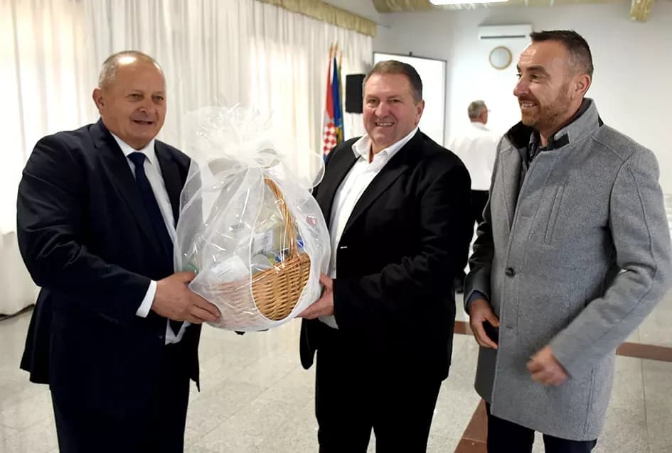 Zahvalnice Općine Jakšić primili su Limarija Pažin, OŠ Mladost, Mirela Pavličić Hein, Slavko Glavaš i Ivo Grbeš-Honda