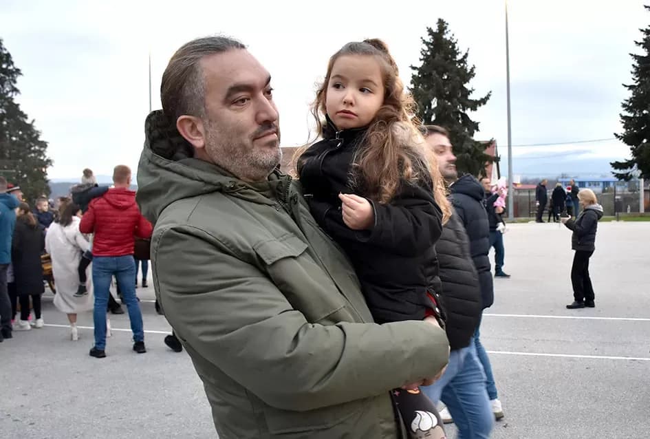 Bogat program i pokloni za najmlađe: Sveti Nikola razveselio mališane u Jakšiću
