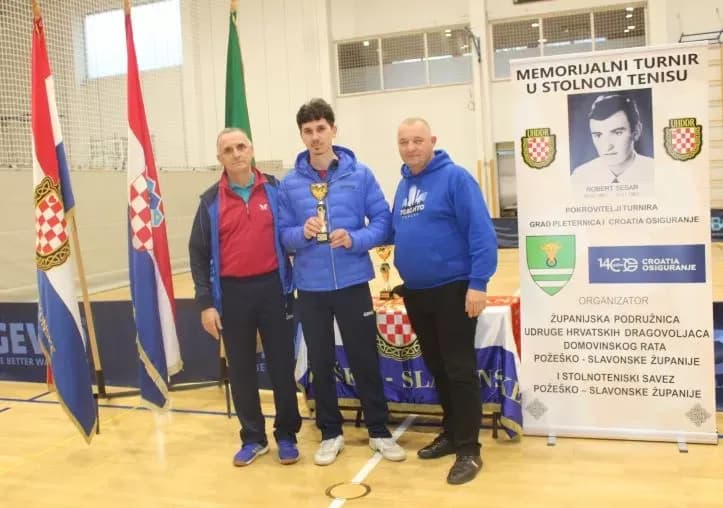 MEMORIJALNI STOLNOTENISKI TURNIR „ROBERT SESAR“: Ovogodišnji pobjednik ekipa „Halo 92“ iz Vinkovaca