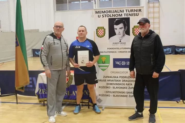 MEMORIJALNI STOLNOTENISKI TURNIR „ROBERT SESAR“: Ovogodišnji pobjednik ekipa „Halo 92“ iz Vinkovaca
