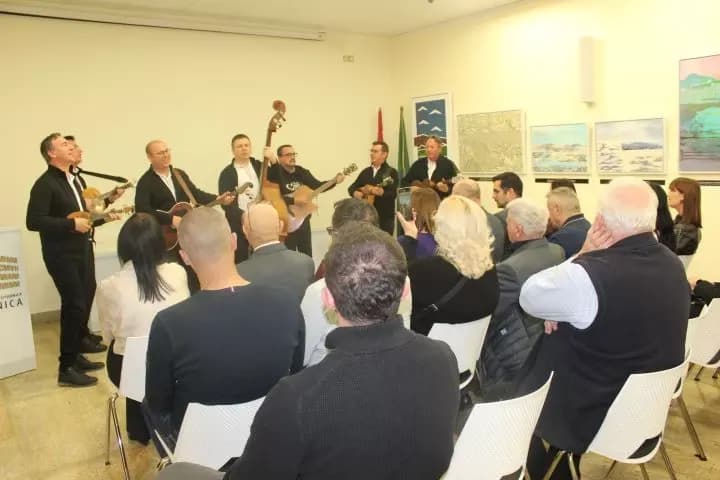 Otvorena izložba „Duvno polje-kraljevsko prijestolje“-   suvremena interpretacija predaje o krunidbi kralja Tomislava