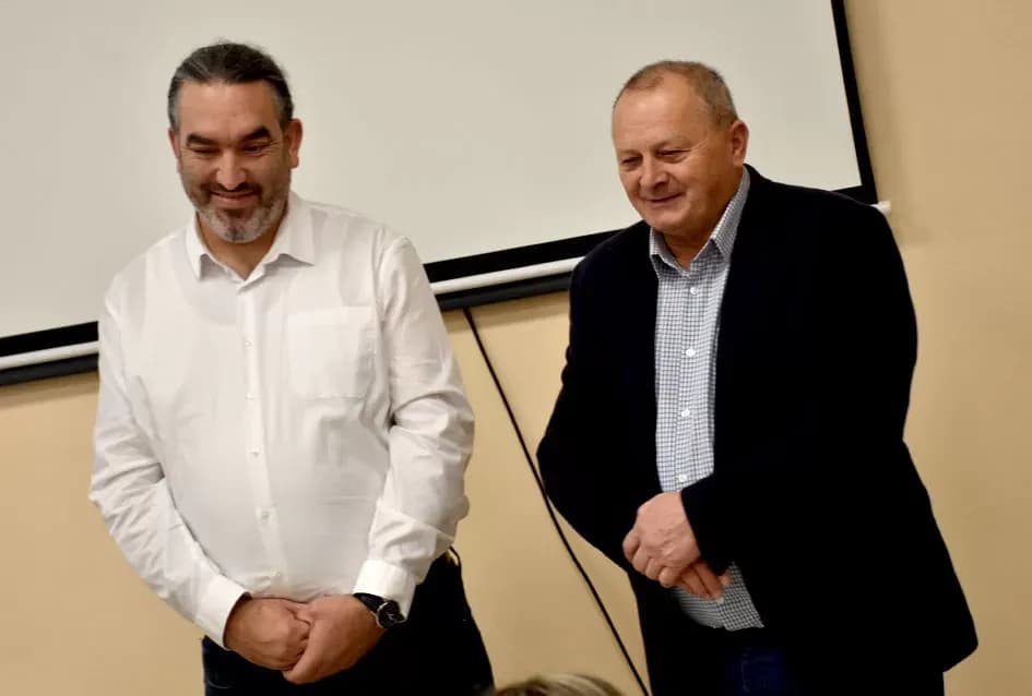 Općina Jakšić nastavila s podrškom obiteljima: Načelnik Kovačević i predsjednik Obradović uručili naknade za 28 novorođenih