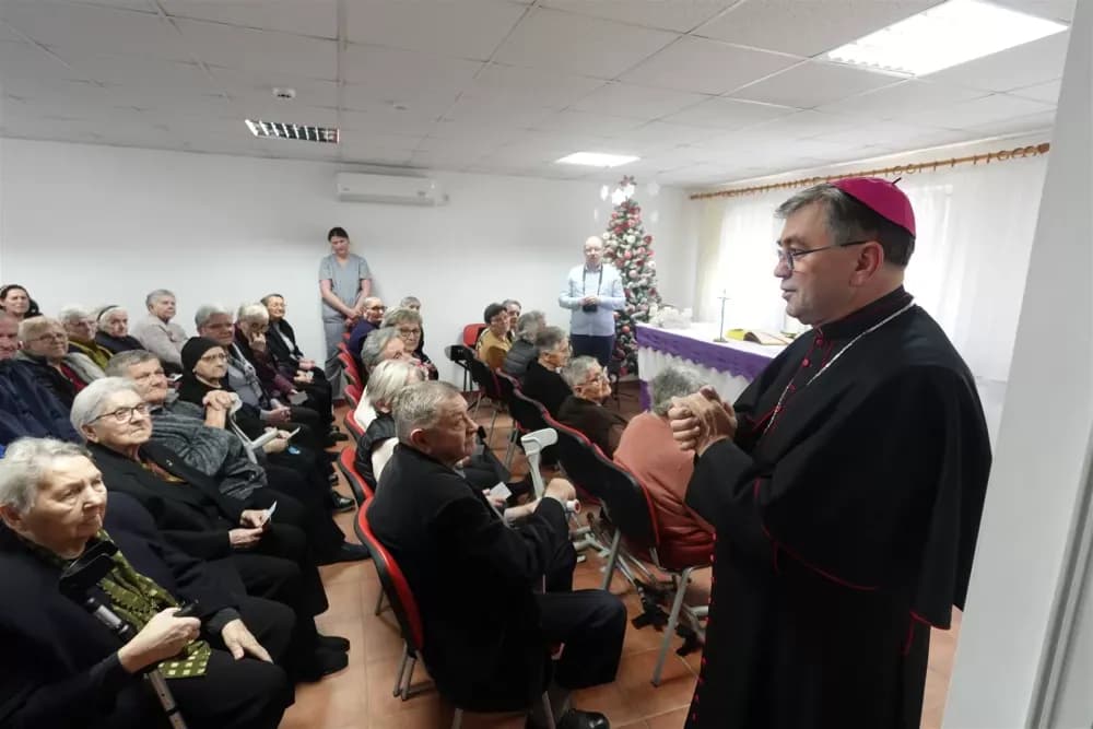 Biskup Ivo pohodio Dom za starije i nemoćne osobe u Velikoj