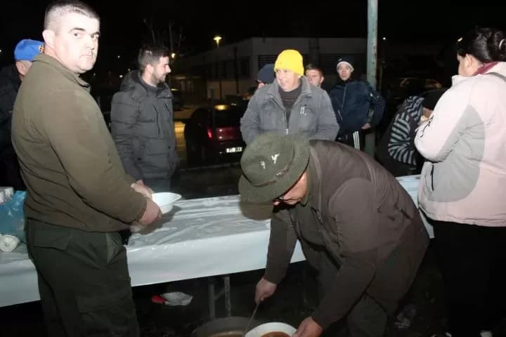 BEĆARSKI ŠOR: U veselom adventskom raspoloženju uz pikantni lovački čobanac i Tamburaški sastav „Zlatna dolina“