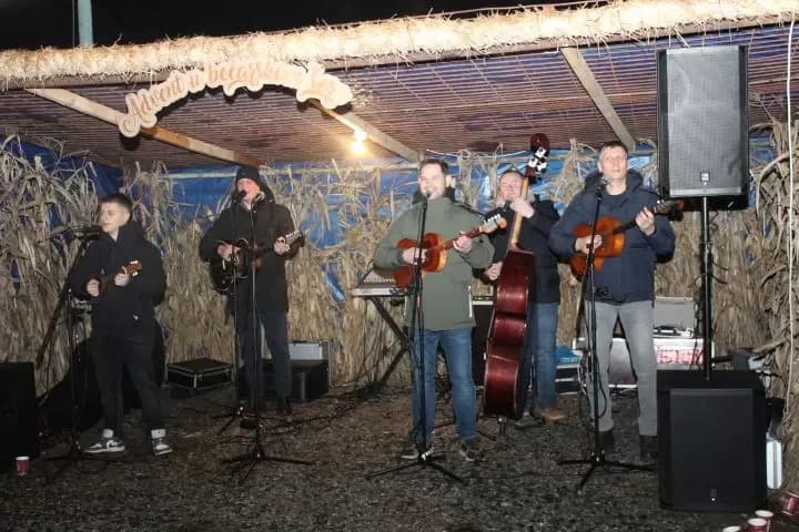 BEĆARSKI ŠOR: U veselom adventskom raspoloženju uz pikantni lovački čobanac i Tamburaški sastav „Zlatna dolina“