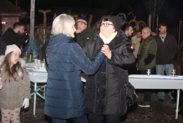 BEĆARSKI ŠOR: U veselom adventskom raspoloženju uz pikantni lovački čobanac i Tamburaški sastav „Zlatna dolina“
