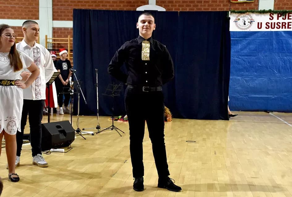 Tradicija u novom ruhu: Nada Grgić predstavila se etno kolekcijom u Brestovcu