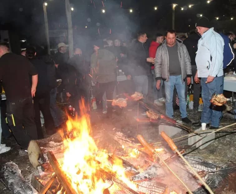 U BEĆARSKOM ŠORU: Božićni sajam, druženje s vatrogascima i Tamburaškim sastavom „Paori“