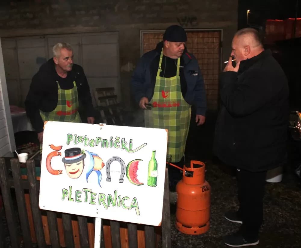 U BEĆARSKOM ŠORU: Božićni sajam, druženje s vatrogascima i Tamburaškim sastavom „Paori“