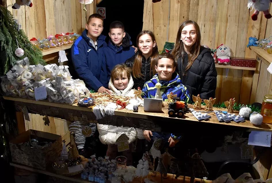 Srce Trenkova kuca za ʼSlogićeʼ: Uspješno održan prvi humanitarni Advent