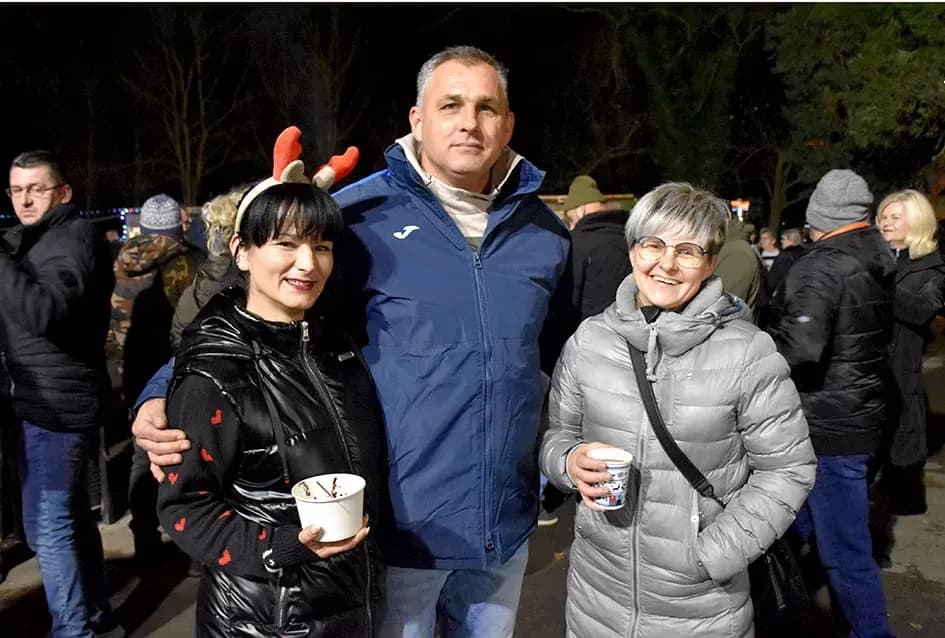 Srce Trenkova kuca za ʼSlogićeʼ: Uspješno održan prvi humanitarni Advent