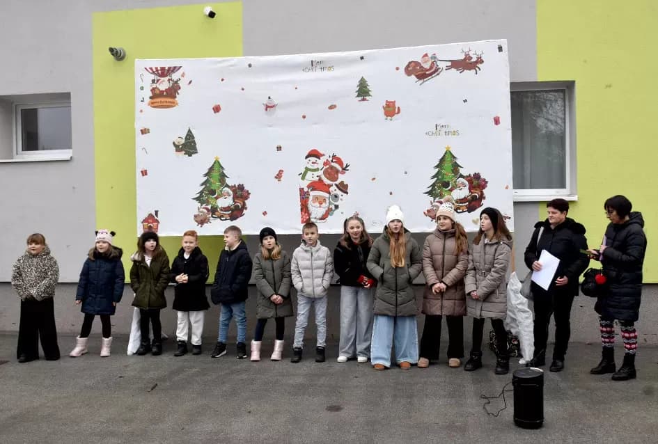 Božićna bajka u Tekiću: Prvi Advent okupio mještane u plemenitom cilju