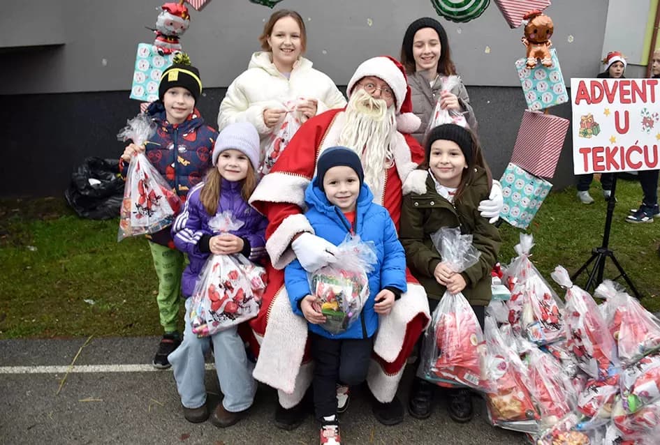Božićna bajka u Tekiću: Prvi Advent okupio mještane u plemenitom cilju