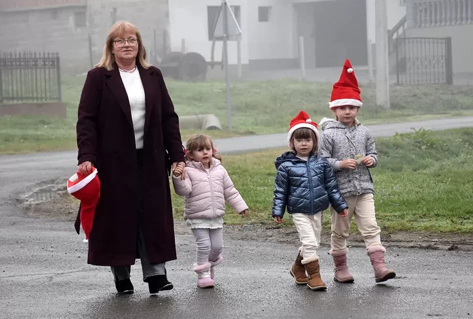 Božićna bajka u Tekiću: Prvi Advent okupio mještane u plemenitom cilju