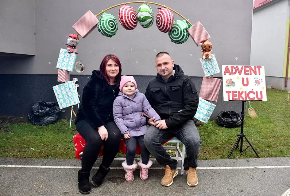Božićna bajka u Tekiću: Prvi Advent okupio mještane u plemenitom cilju