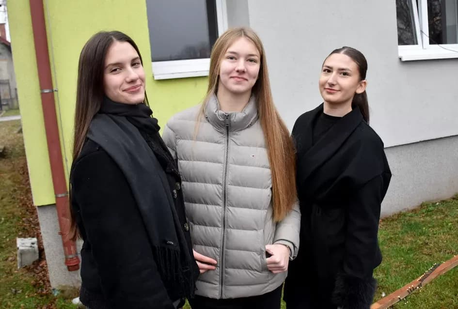 Božićna bajka u Tekiću: Prvi Advent okupio mještane u plemenitom cilju