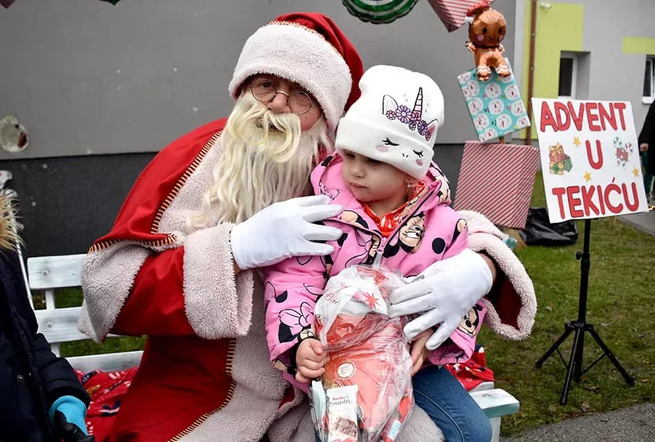 Božićna bajka u Tekiću: Prvi Advent okupio mještane u plemenitom cilju
