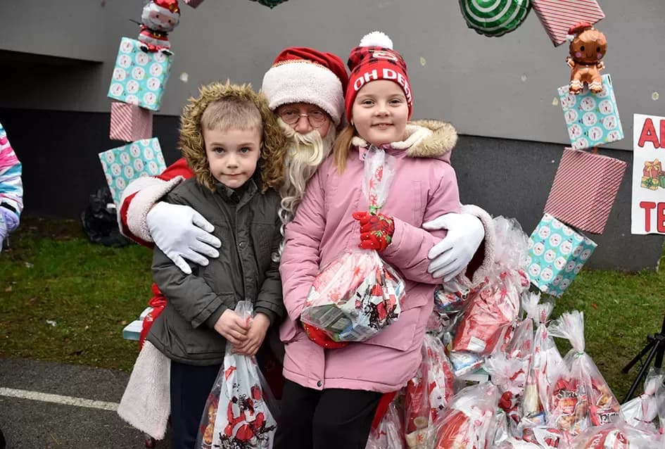 Božićna bajka u Tekiću: Prvi Advent okupio mještane u plemenitom cilju