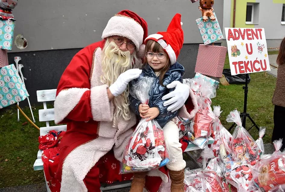 Božićna bajka u Tekiću: Prvi Advent okupio mještane u plemenitom cilju