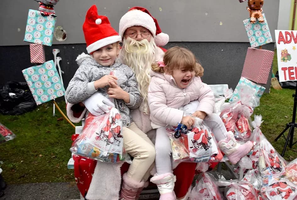 Božićna bajka u Tekiću: Prvi Advent okupio mještane u plemenitom cilju
