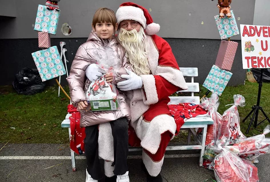 Božićna bajka u Tekiću: Prvi Advent okupio mještane u plemenitom cilju