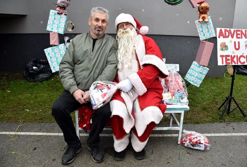Božićna bajka u Tekiću: Prvi Advent okupio mještane u plemenitom cilju
