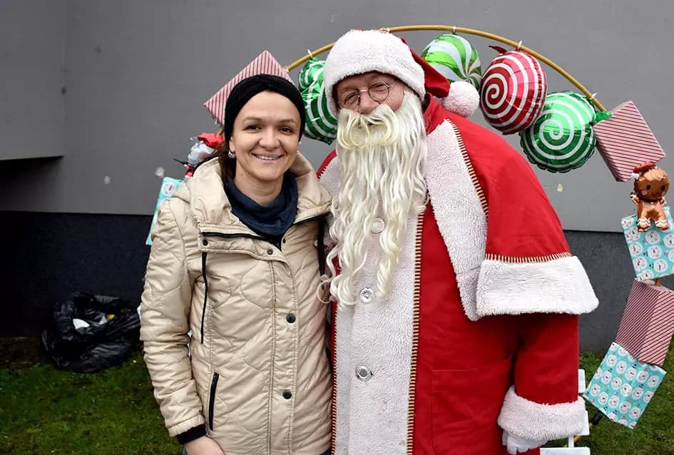 Božićna bajka u Tekiću: Prvi Advent okupio mještane u plemenitom cilju