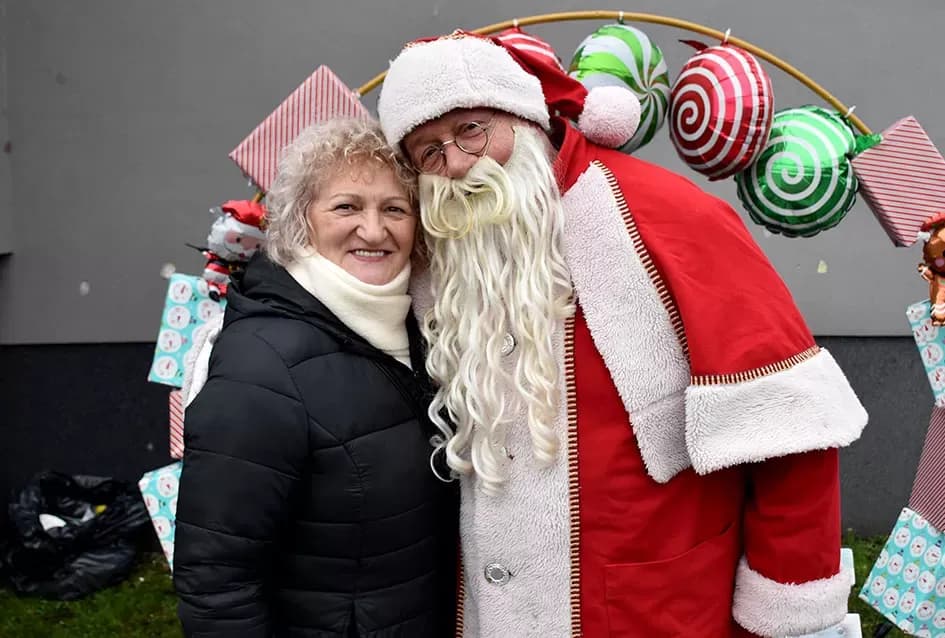 Božićna bajka u Tekiću: Prvi Advent okupio mještane u plemenitom cilju