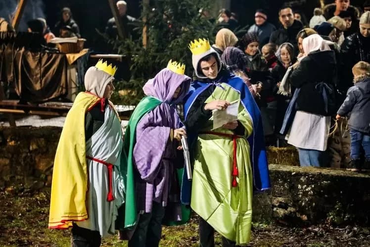 Žive jaslice u Pleternici donijele poseban duh Božića