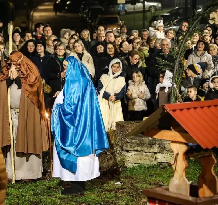 Žive jaslice u Pleternici donijele poseban duh Božića