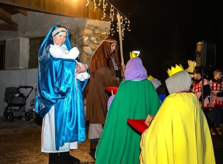 Žive jaslice u Pleternici donijele poseban duh Božića