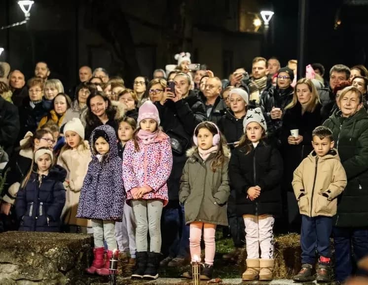 Žive jaslice u Pleternici donijele poseban duh Božića