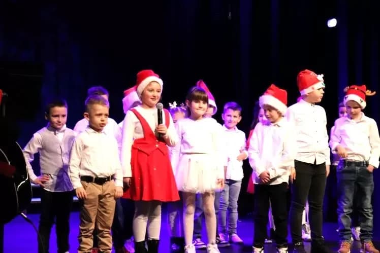 Održana humanitarna božićna priredba ʼBožić dolaziʼ
