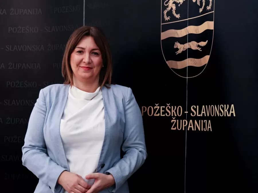 Božićna i novogodišnja čestitka županice Antonije Jozić
