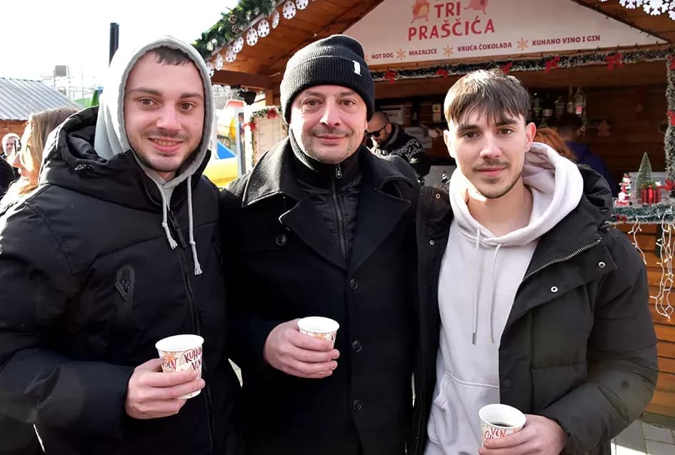SPEKTAKL U VELIKOJ: Tisuće ljudi uz Luku Nižetića, klizalište i balone želja proslavilo „Popodnevnu Novu godinu“