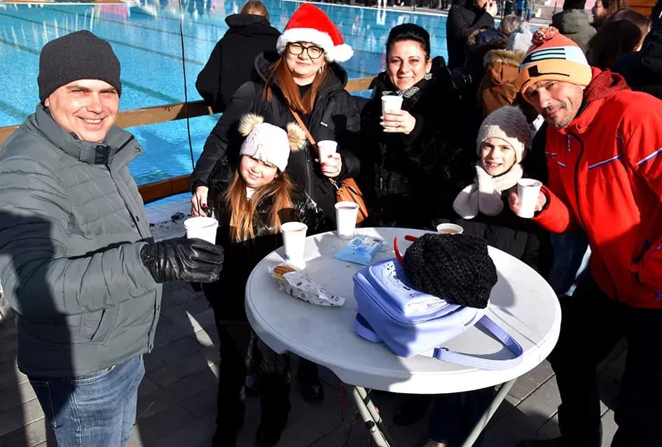 SPEKTAKL U VELIKOJ: Tisuće ljudi uz Luku Nižetića, klizalište i balone želja proslavilo „Popodnevnu Novu godinu“