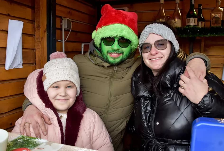 SPEKTAKL U VELIKOJ: Tisuće ljudi uz Luku Nižetića, klizalište i balone želja proslavilo „Popodnevnu Novu godinu“